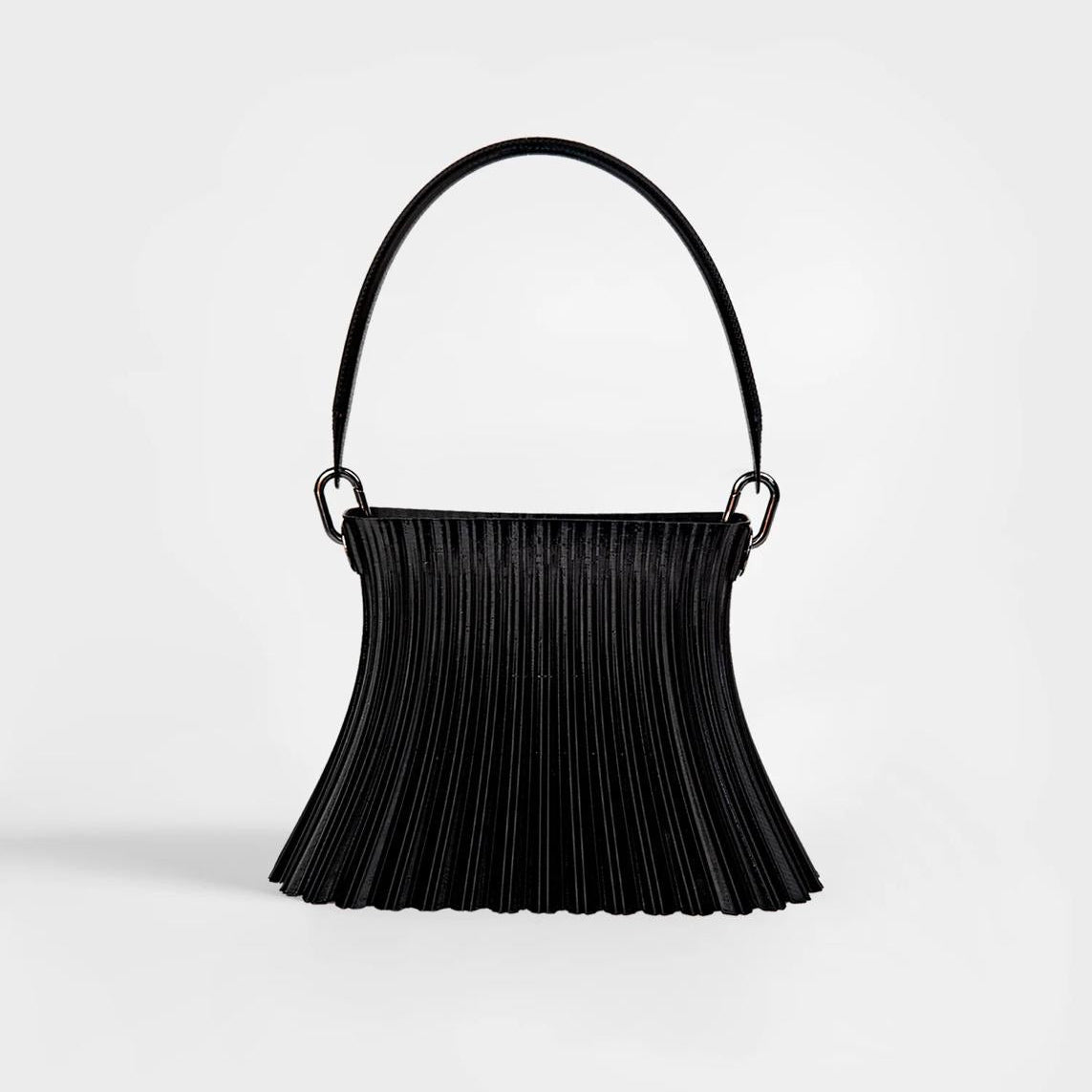 Selo in Black